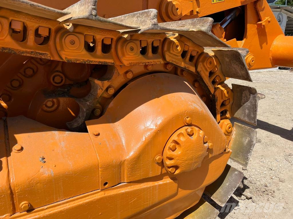 Komatsu D 85 A-12 Buldozer sobre oruga