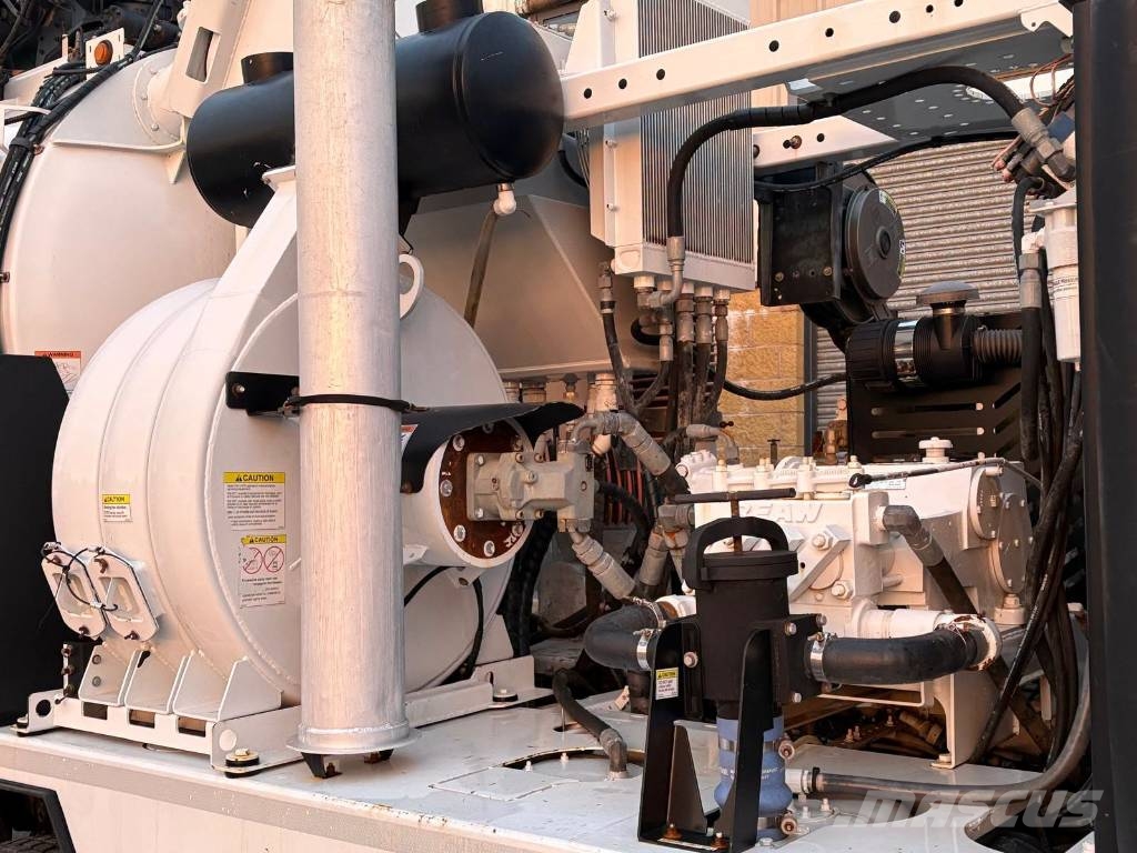 Mercedes-Benz Arocs 3243 Vac-Con Vacuum Truck شاحنات أخرى