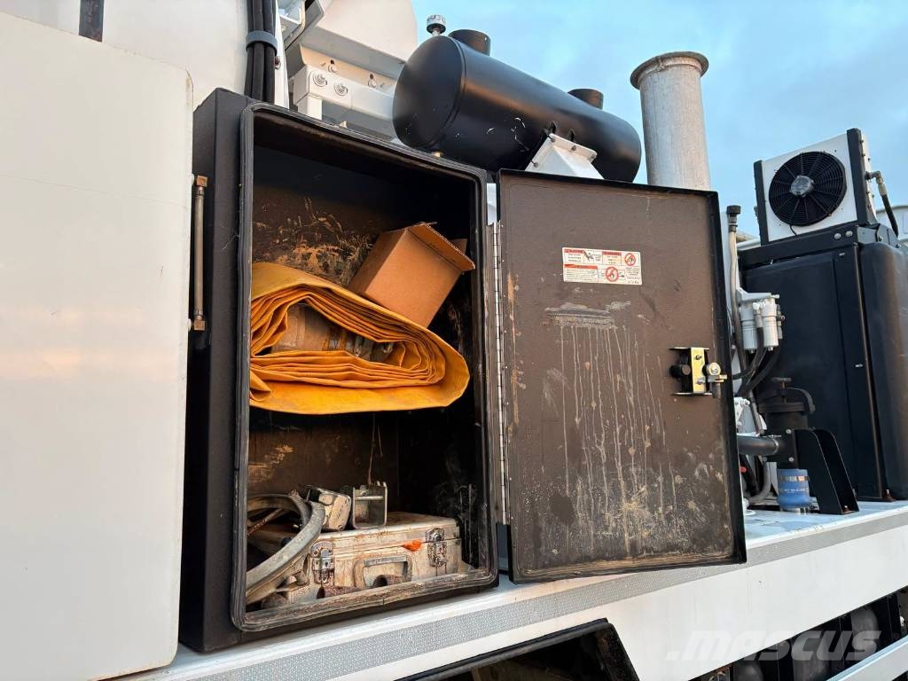 Mercedes-Benz Arocs 3243 Vac-Con Vacuum Truck شاحنات أخرى