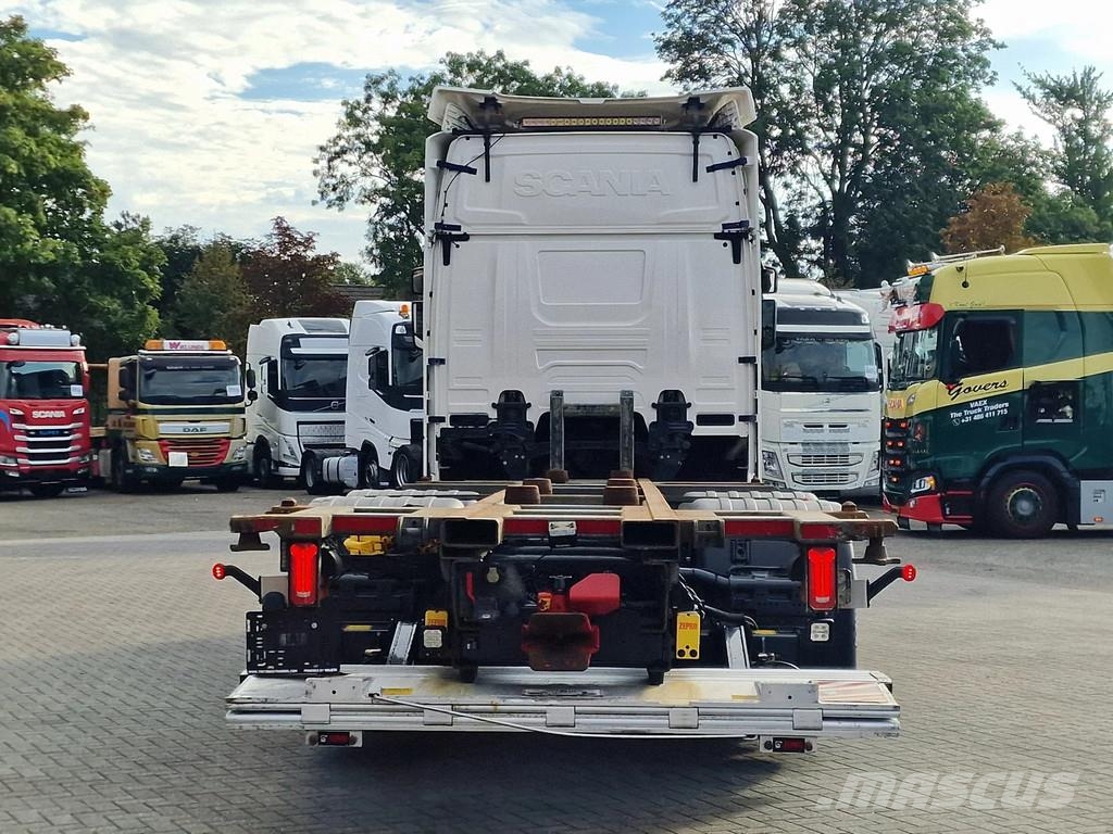 Scania R580 V8 NGS Highline 6x2 - BDF - Retarder - Full a Demontažnii kamioni za podizanje kabela
