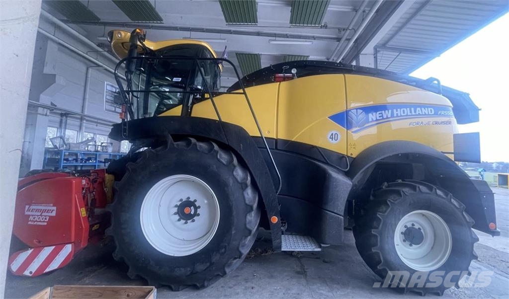 New Holland FR 550 自走式飼料採集機