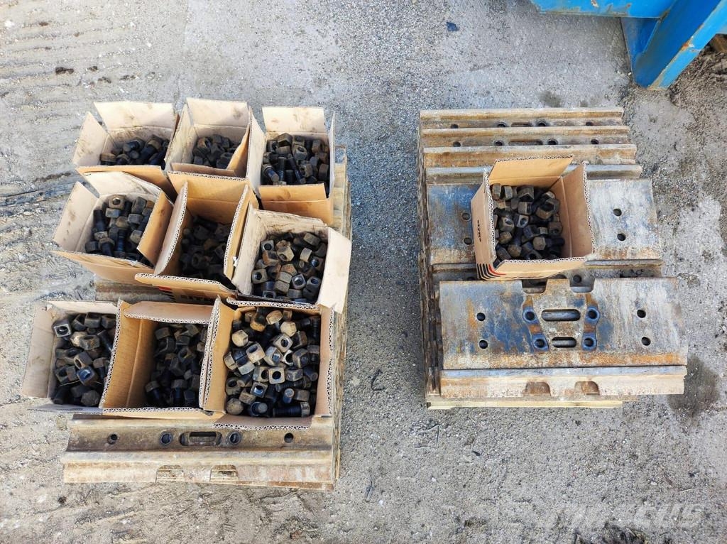 Excavator track plates From Kobelco SK210LC Transportation - Others