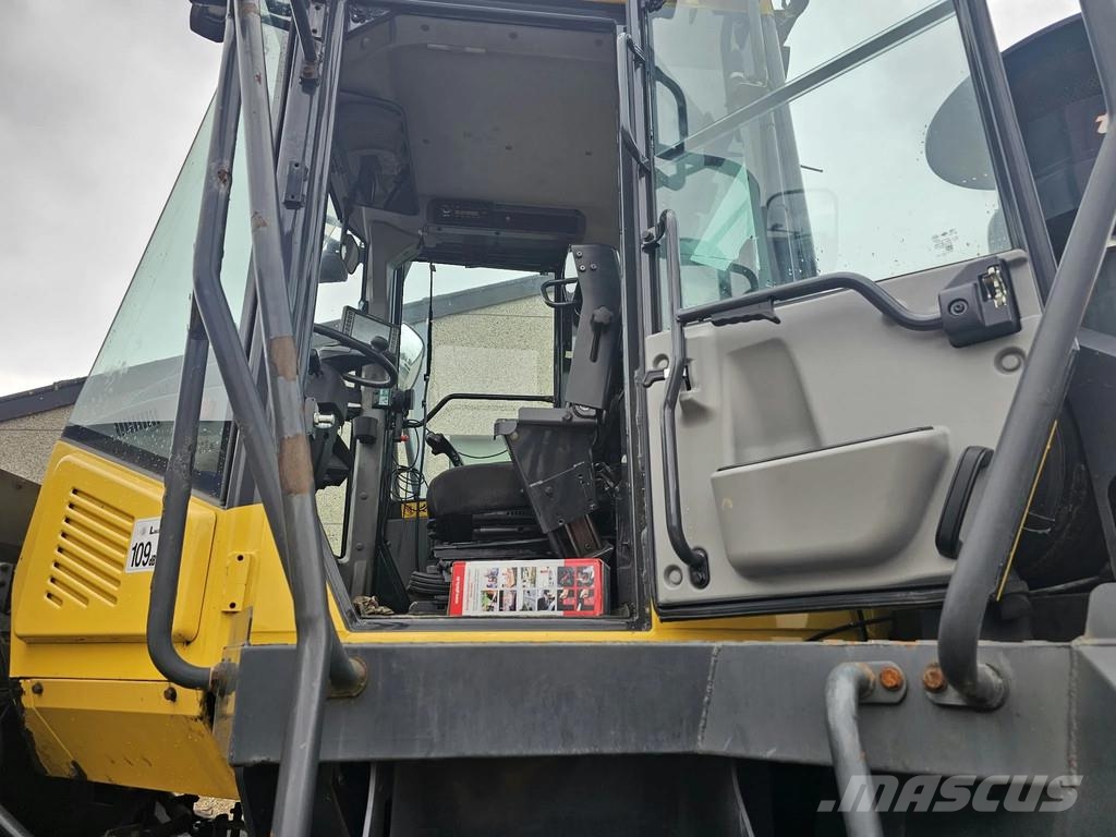 Komatsu WA500-8 Kolesové nakladače