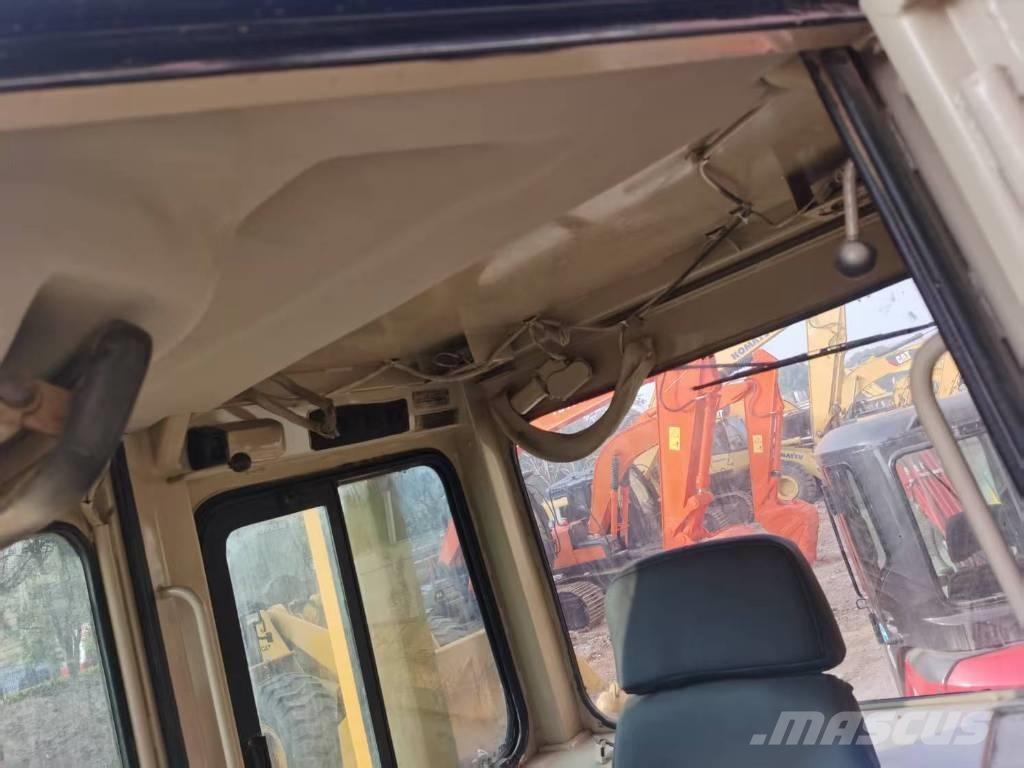 CAT D 5 M 履帶推土機