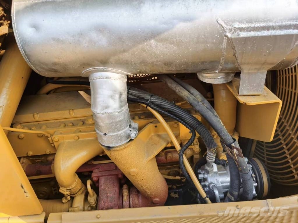 CAT D 5 M 履帶推土機
