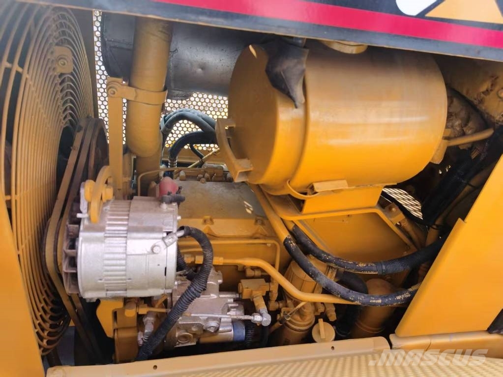 CAT D 5 M 履帶推土機