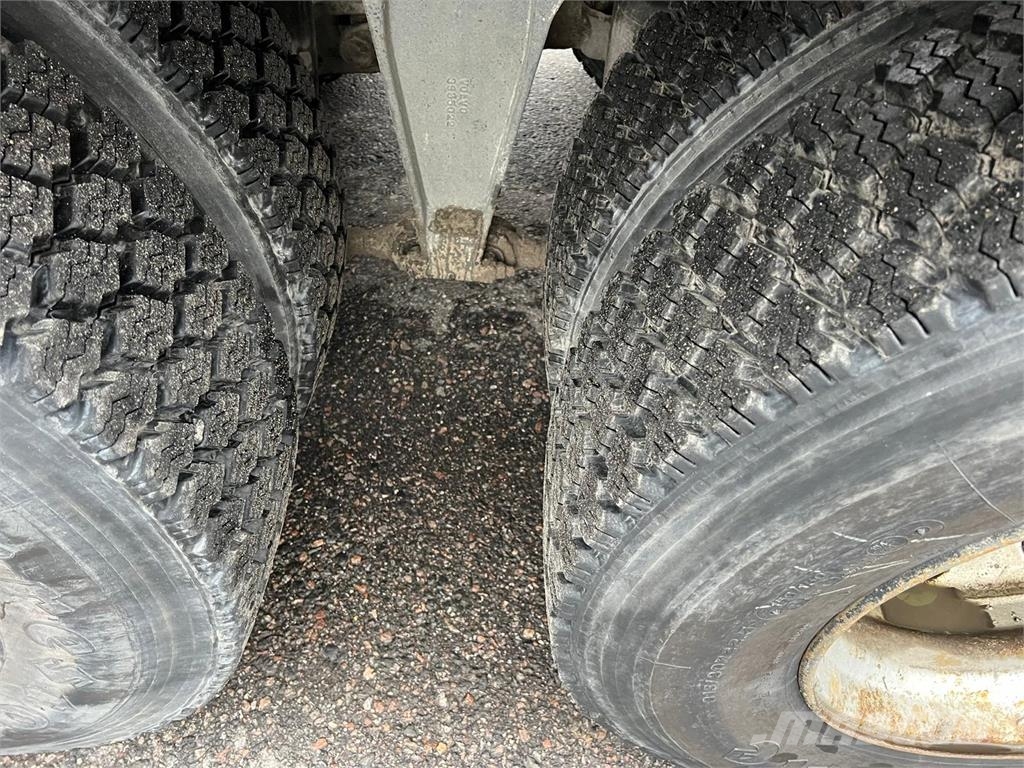 Volvo FM12 8X4 混凝土搅拌车