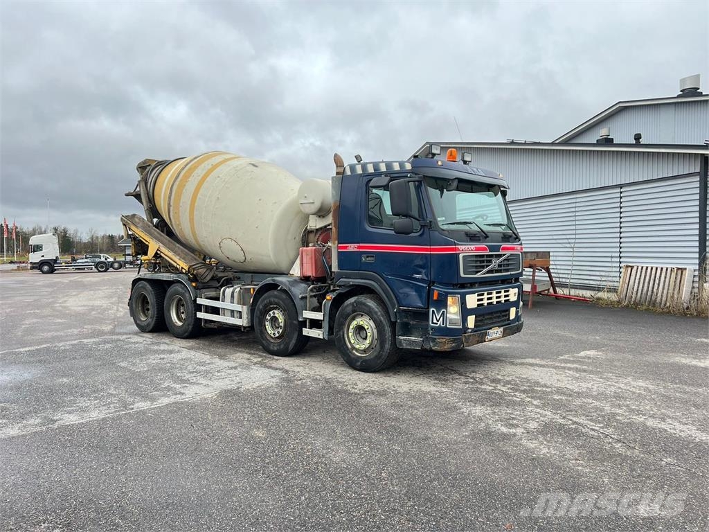 Volvo FM12 8X4 混凝土搅拌车
