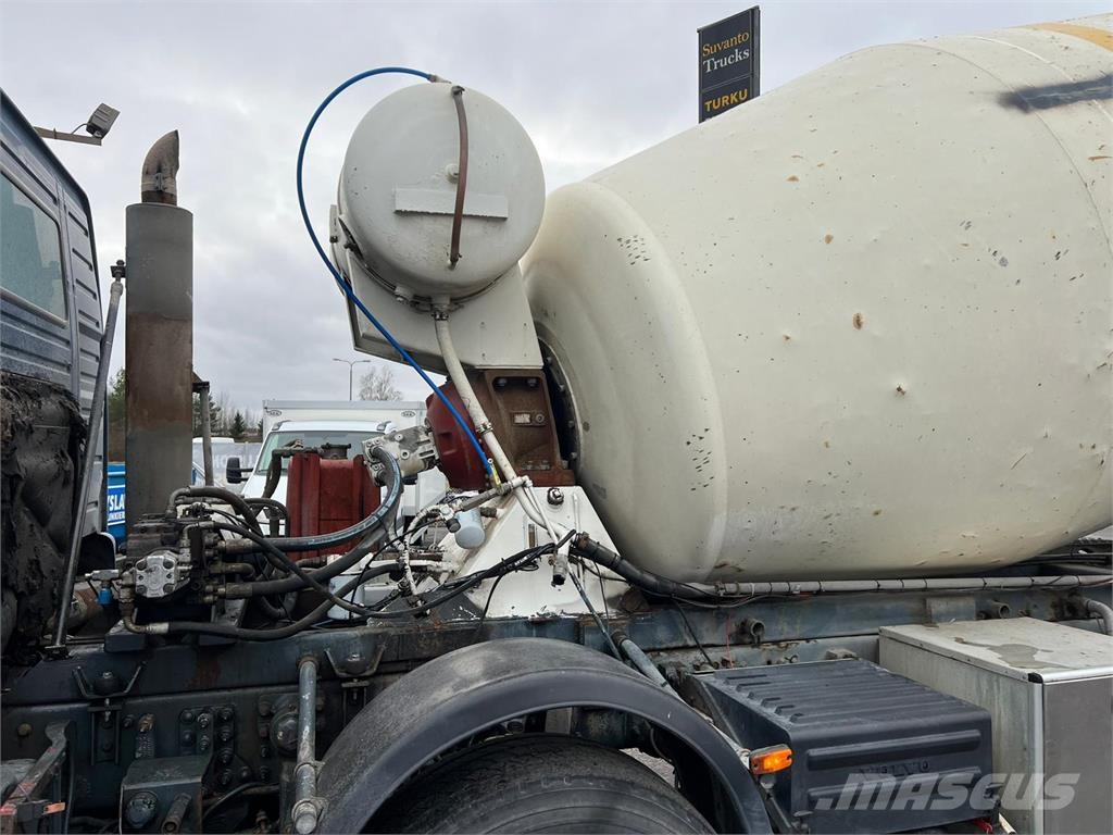 Volvo FM12 8X4 混凝土搅拌车