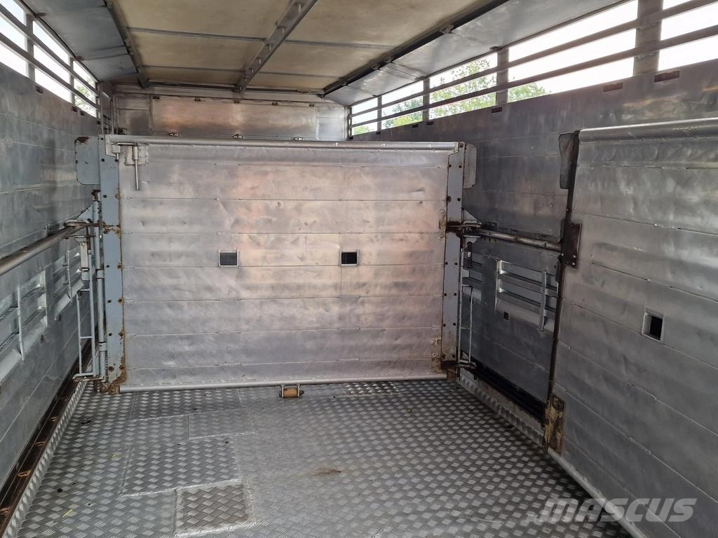 Scania R420 4x2 - Finkl livestock 16.8M2 - Retarder - Ful شاحنات نقل الحيوانات