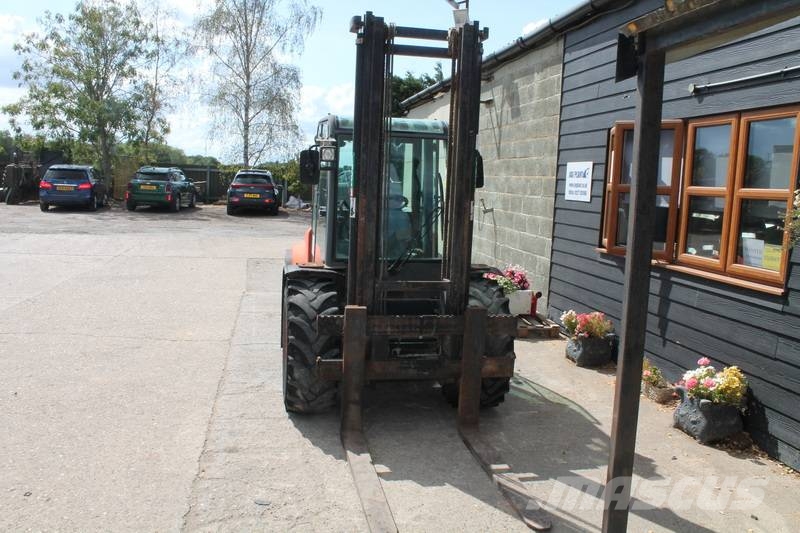 Ausa CH 250 Montacargas todo terreno