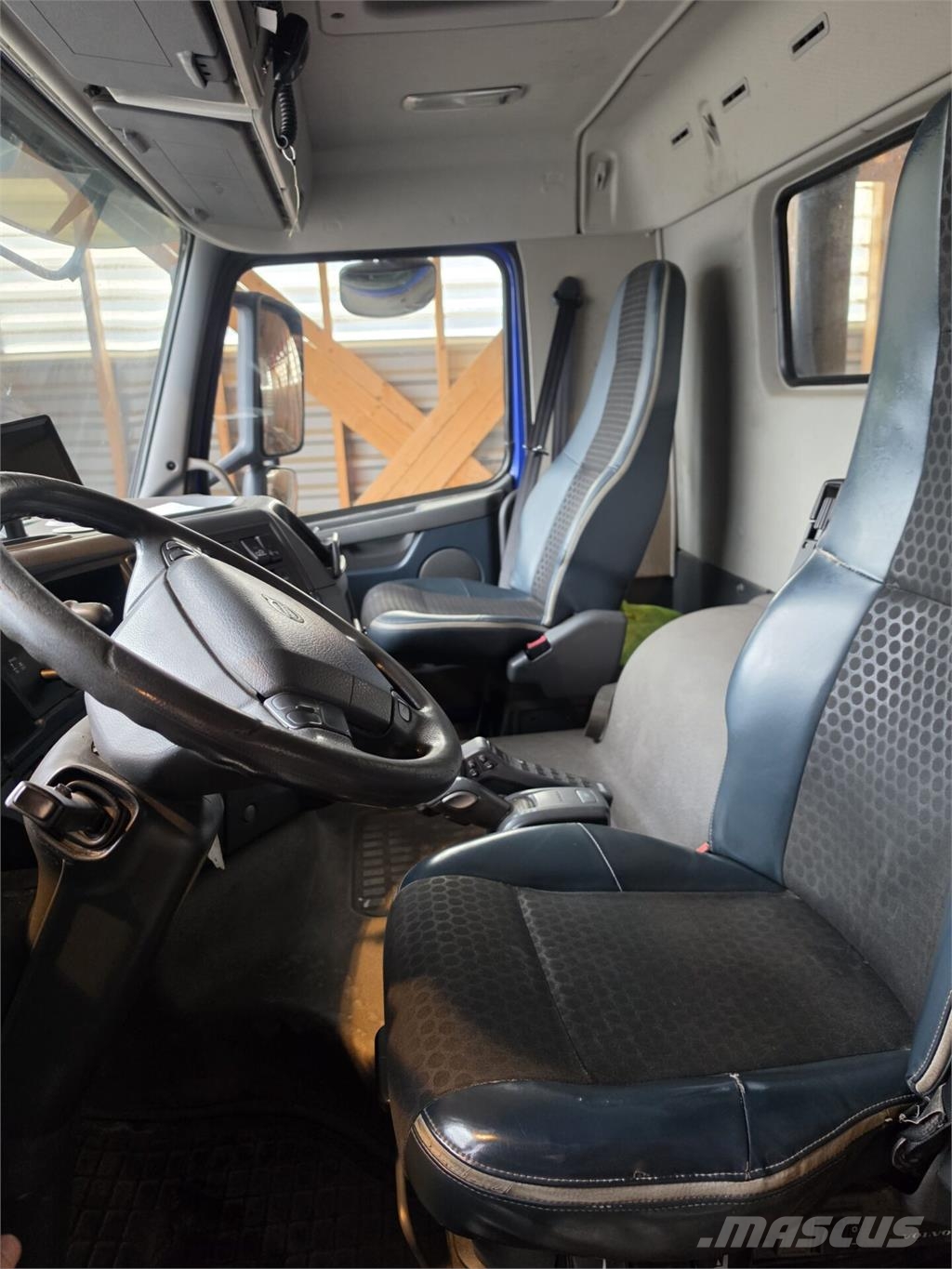 Volvo FH420 Treileri ar āķi
