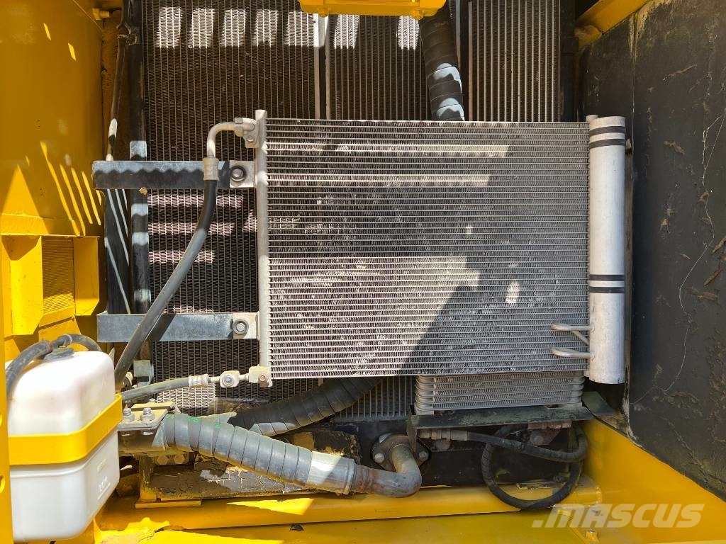 Komatsu PC 210 LCD-8 Escavadeiras de esteiras
