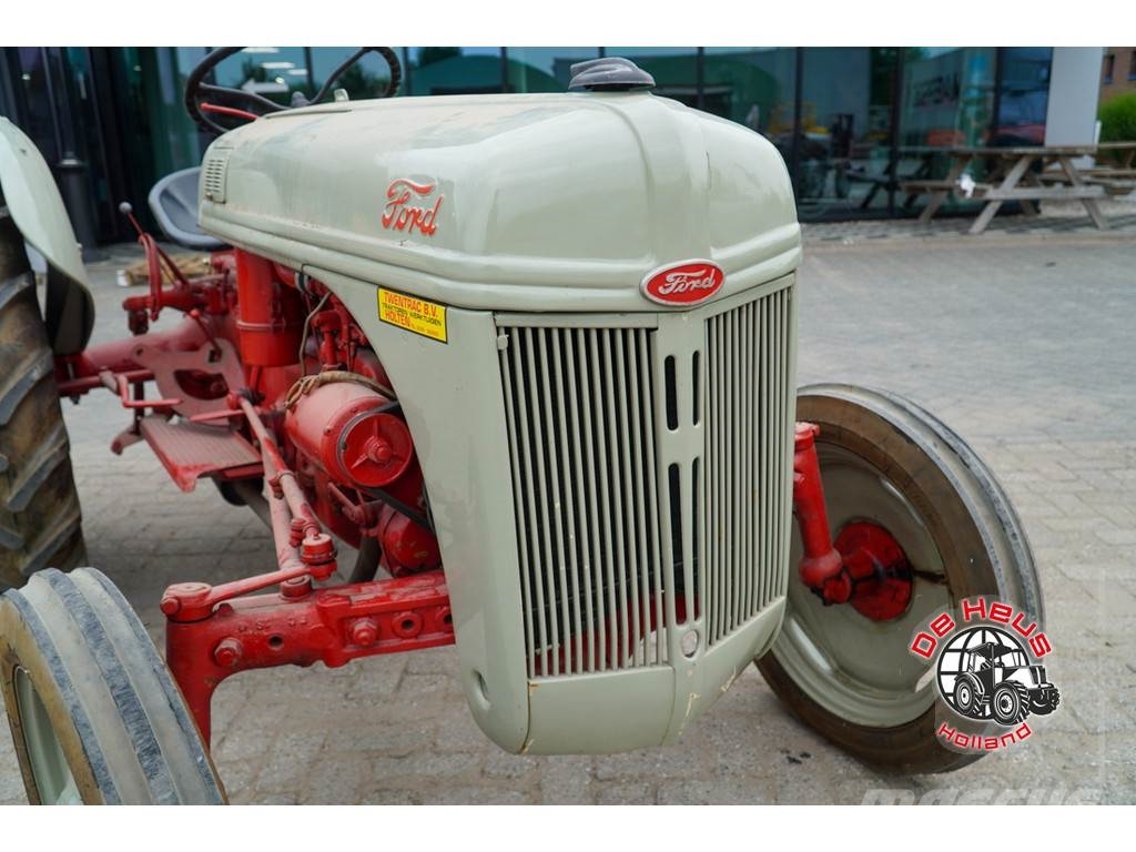 Ford Dearborn الجرارات