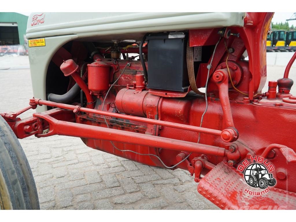 Ford Dearborn الجرارات