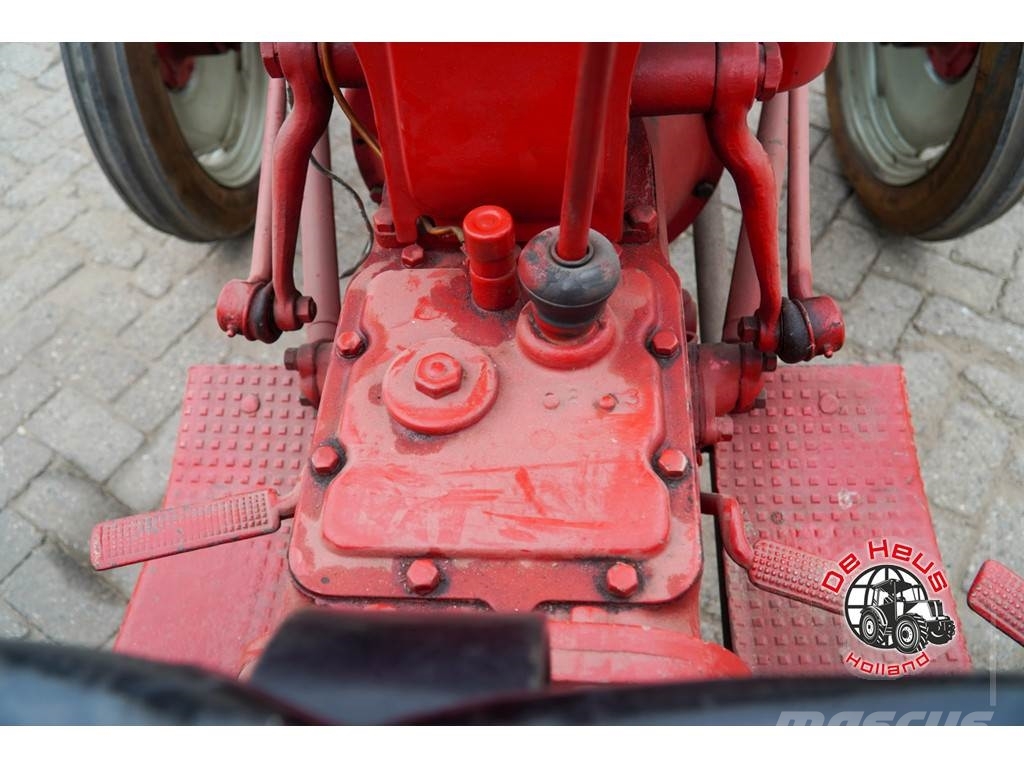 Ford Dearborn الجرارات