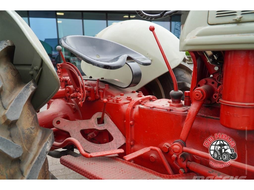 Ford Dearborn الجرارات