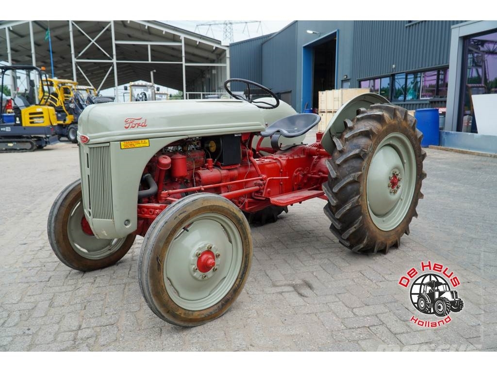 Ford Dearborn الجرارات