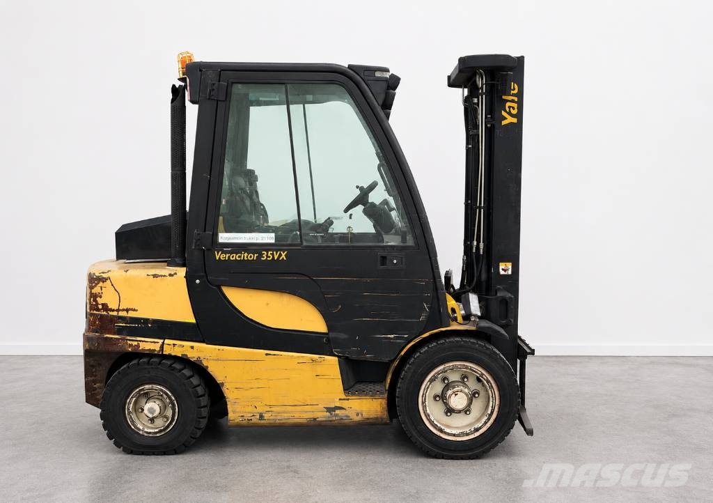 Yale GDP 35 VX شاحنات الديزل