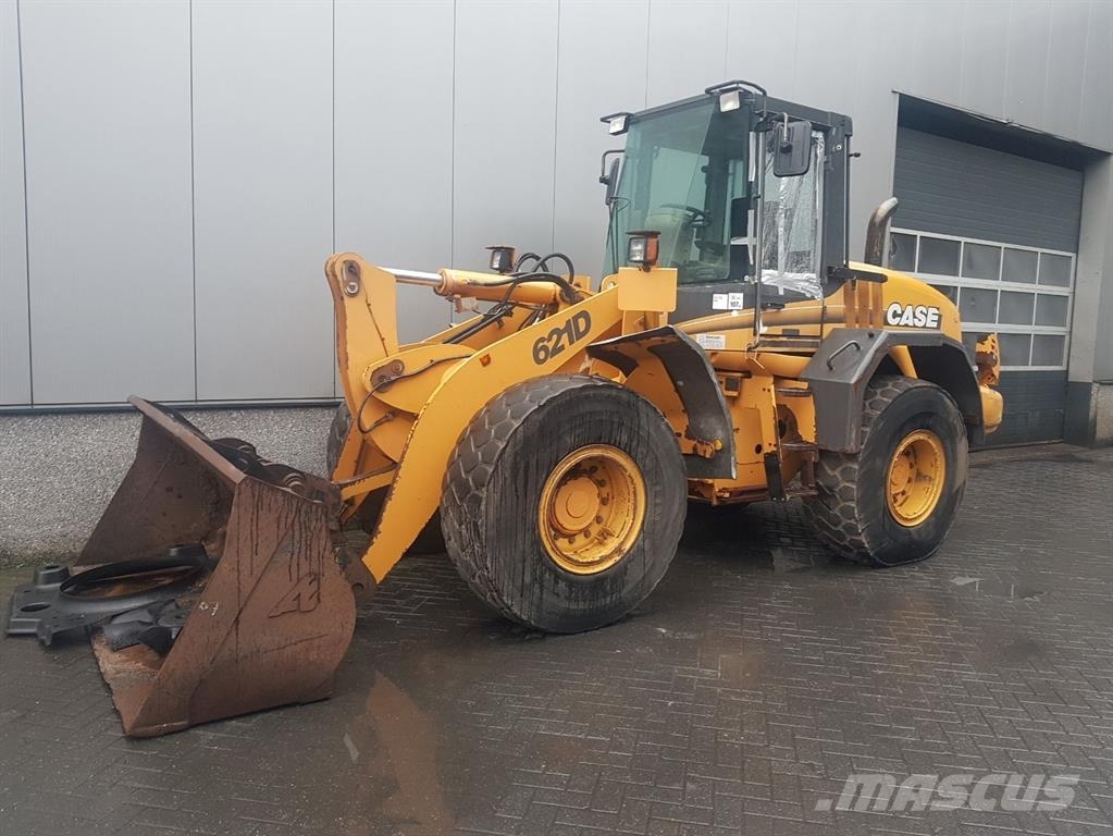 CASE 621D -  (For parts) Wielladers