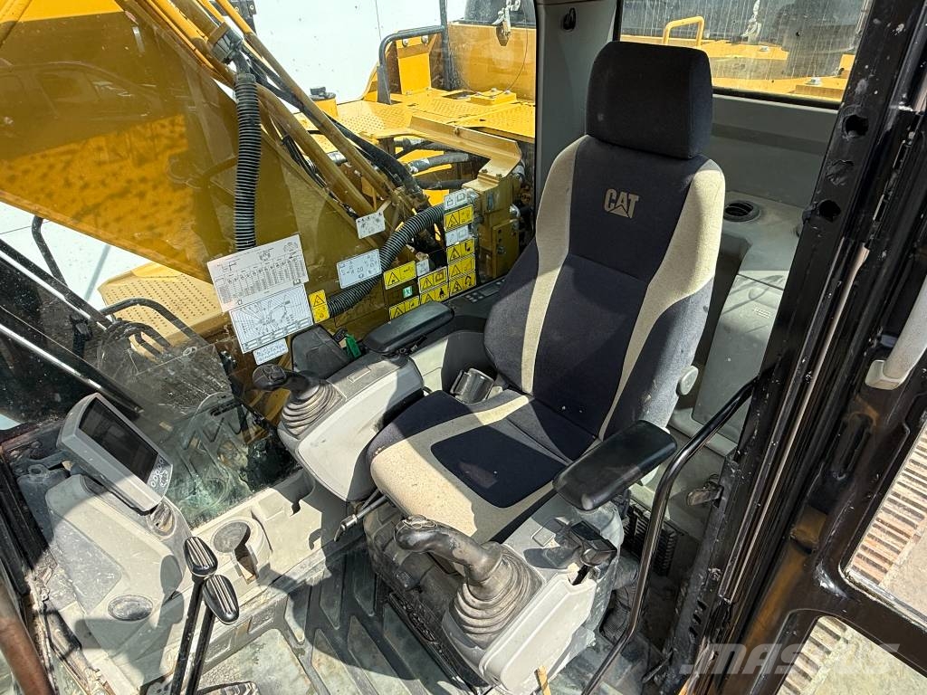 CAT 323FL - Hammer Lines / Quick Coupler Roomikekskavaatorid