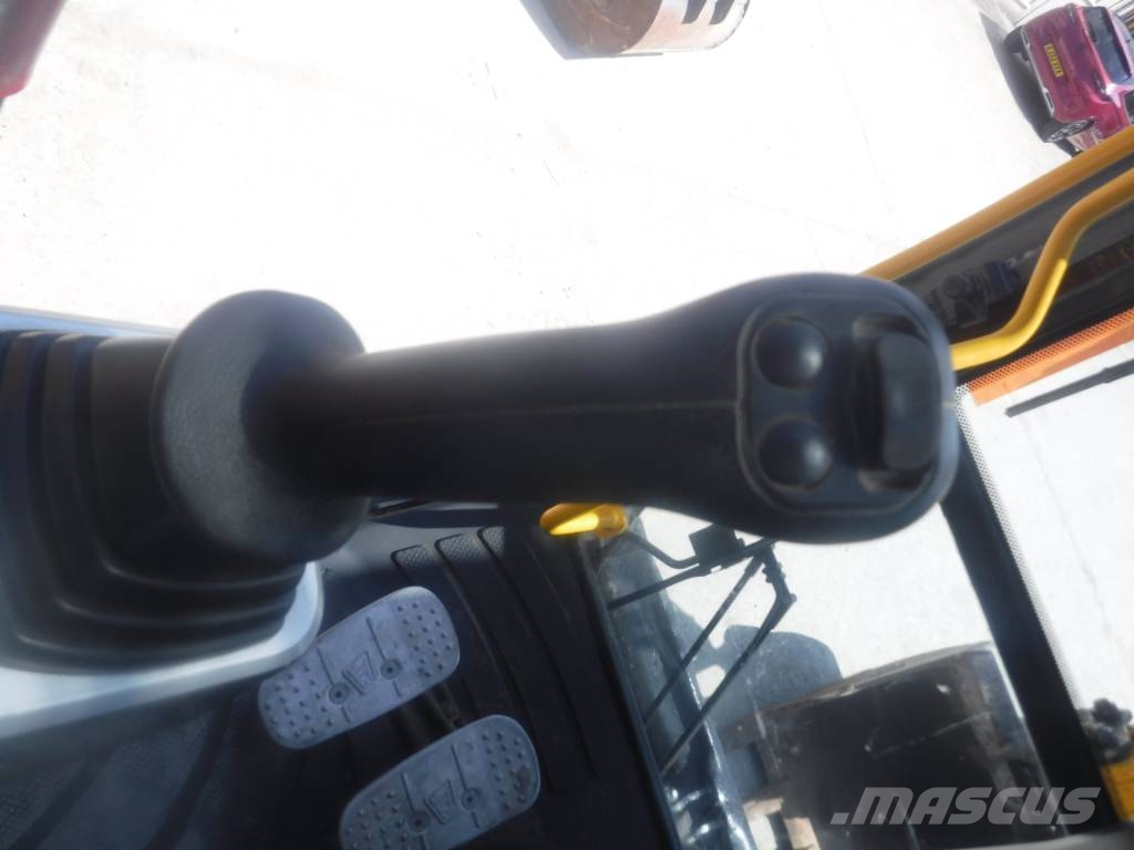 JCB JS 145 W + Excavadoras de ruedas