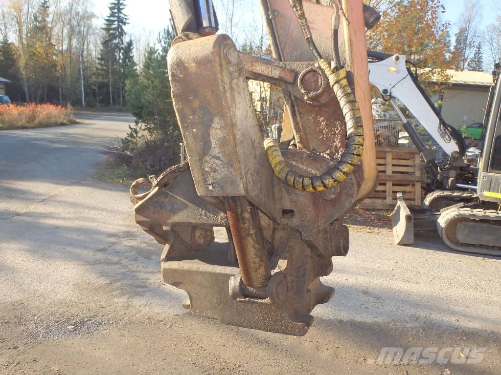 Hitachi ZX 140 W-3 kallistajalla 휠 굴삭기