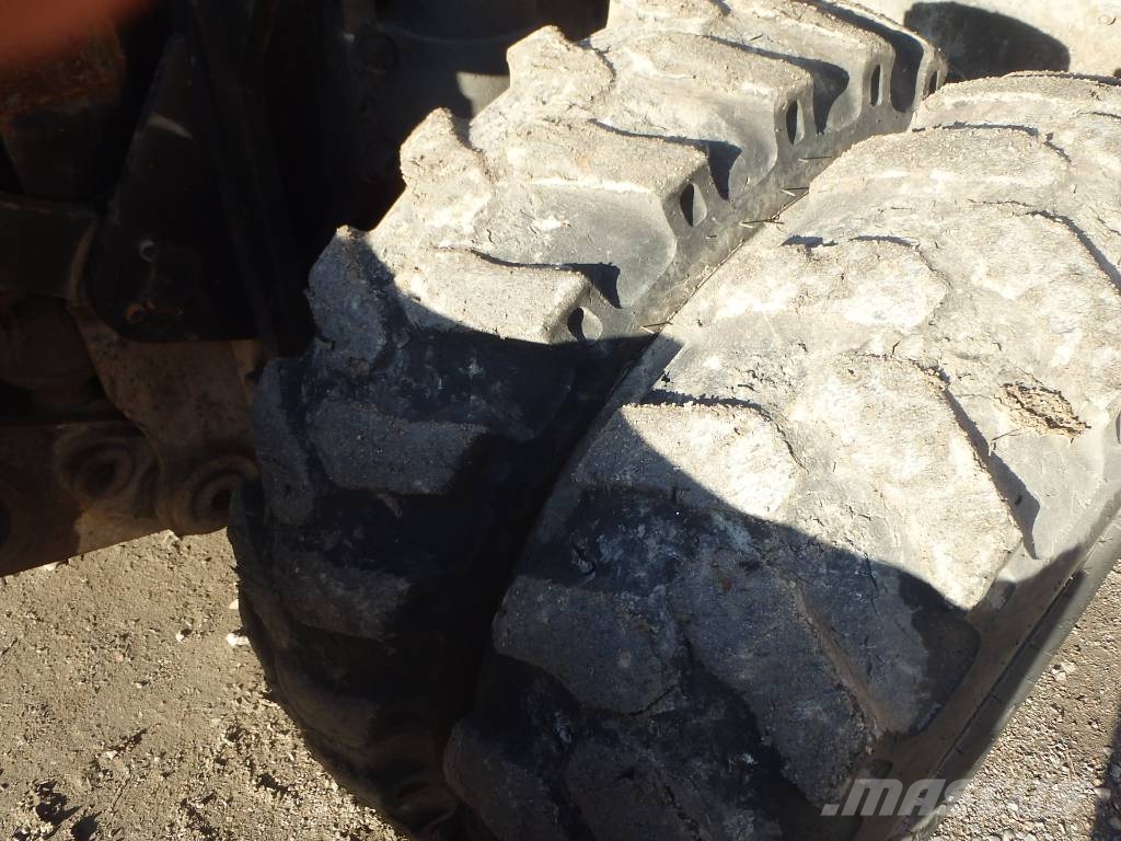 Hitachi ZX 140 W-3 kallistajalla 휠 굴삭기