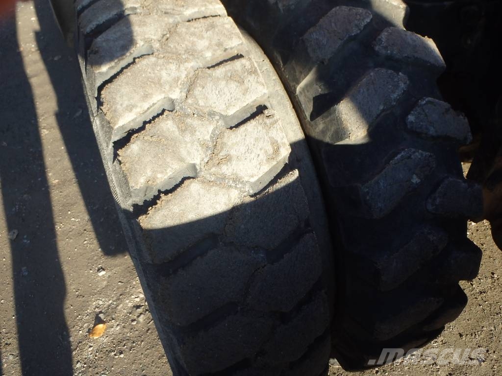 Hitachi ZX 140 W-3 kallistajalla 휠 굴삭기