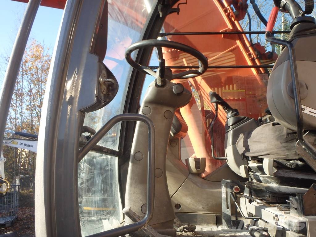Hitachi ZX 140 W-3 kallistajalla 휠 굴삭기
