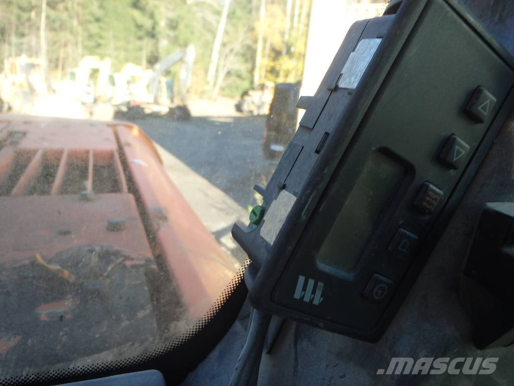 Hitachi ZX 140 W-3 kallistajalla 휠 굴삭기