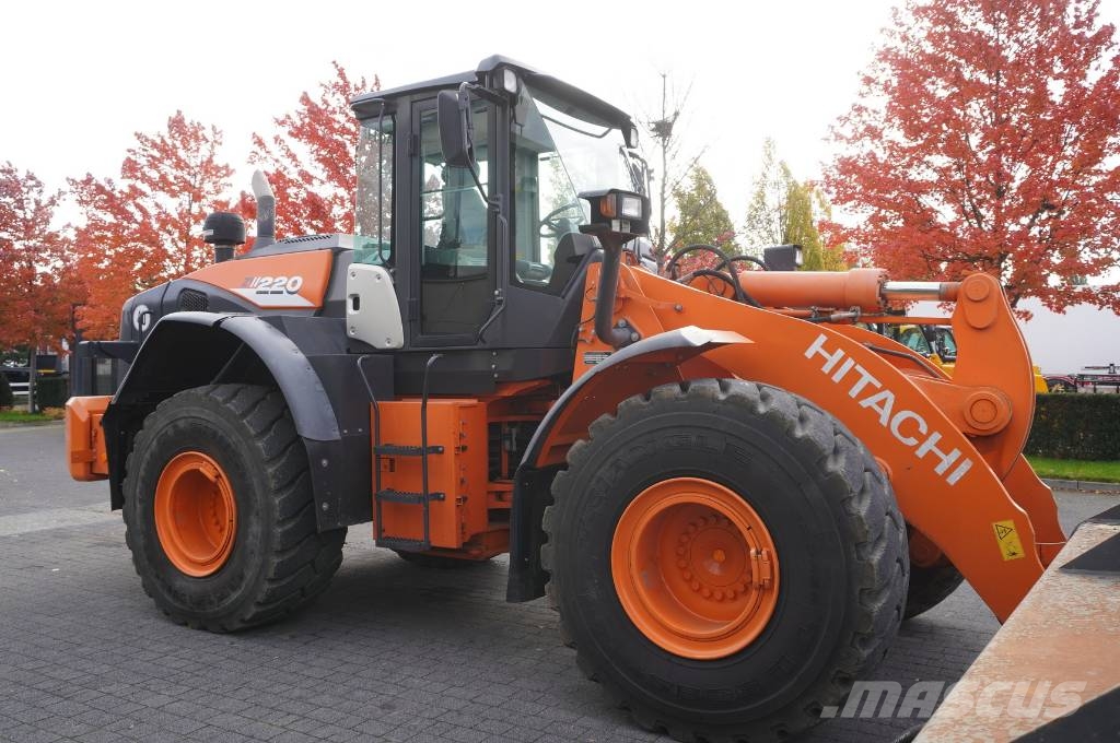 Hitachi ZW220 articulated loader / 2 buckets Φορτωτές με λάστιχα (Τροχοφόροι)