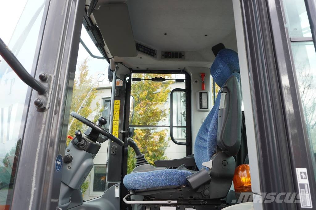 Hitachi ZW220 articulated loader / 2 buckets Φορτωτές με λάστιχα (Τροχοφόροι)