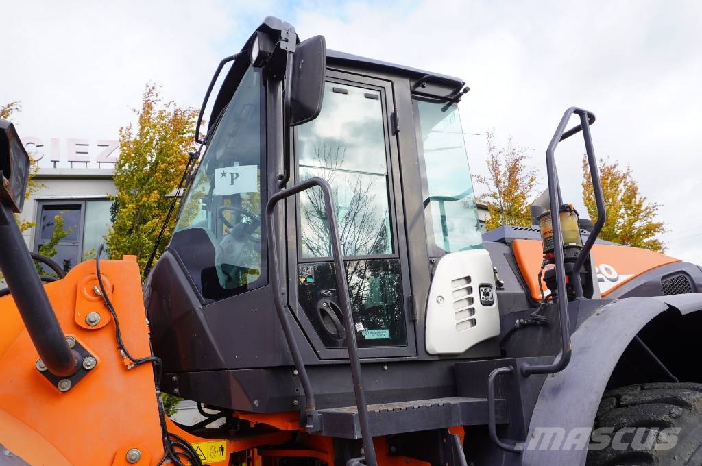 Hitachi ZW220 articulated loader / 2 buckets Φορτωτές με λάστιχα (Τροχοφόροι)