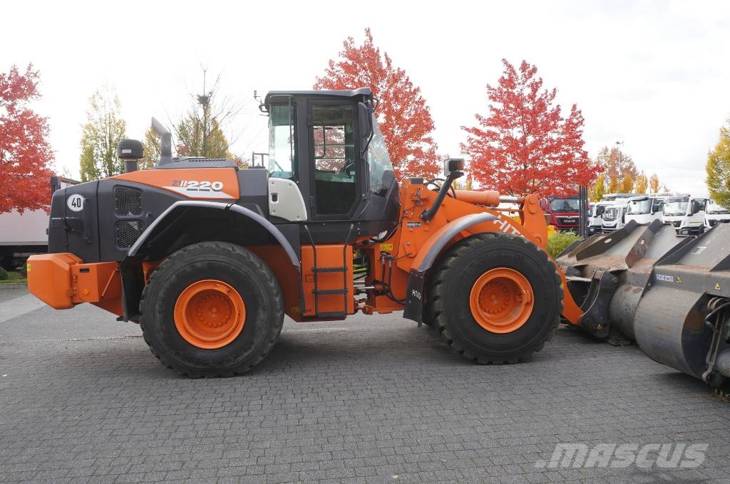 Hitachi ZW220 articulated loader / 2 buckets Φορτωτές με λάστιχα (Τροχοφόροι)