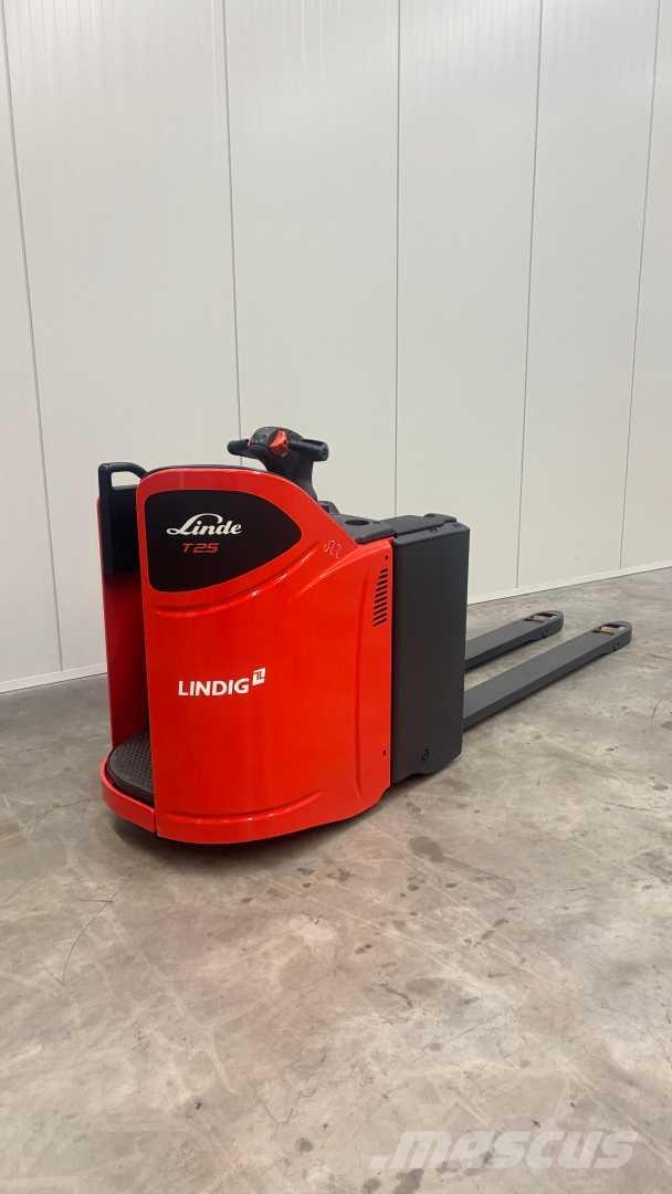 Linde T25SP Lavansiirtotrukit ajotasolla