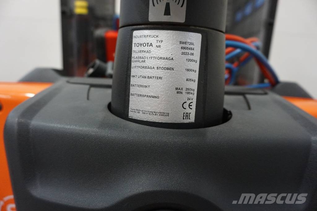 Toyota SWE120L Колички високоповдигачи с теглич