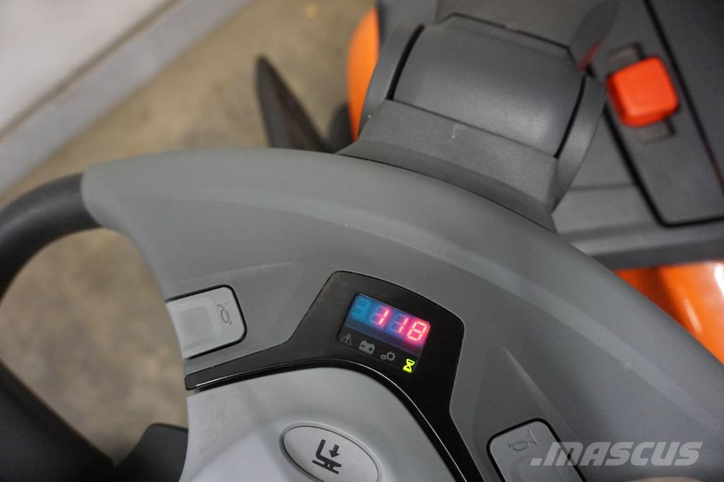 Toyota SWE120L Колички високоповдигачи с теглич