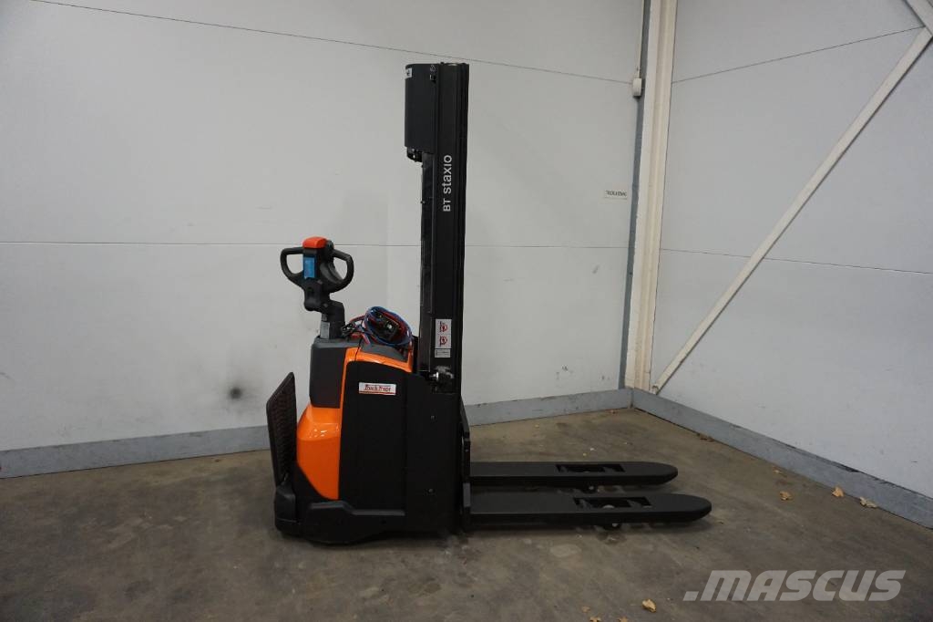 Toyota SWE120L Колички високоповдигачи с теглич