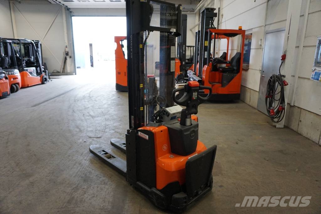 Toyota SWE120L Yaya kumandali istif makinasi