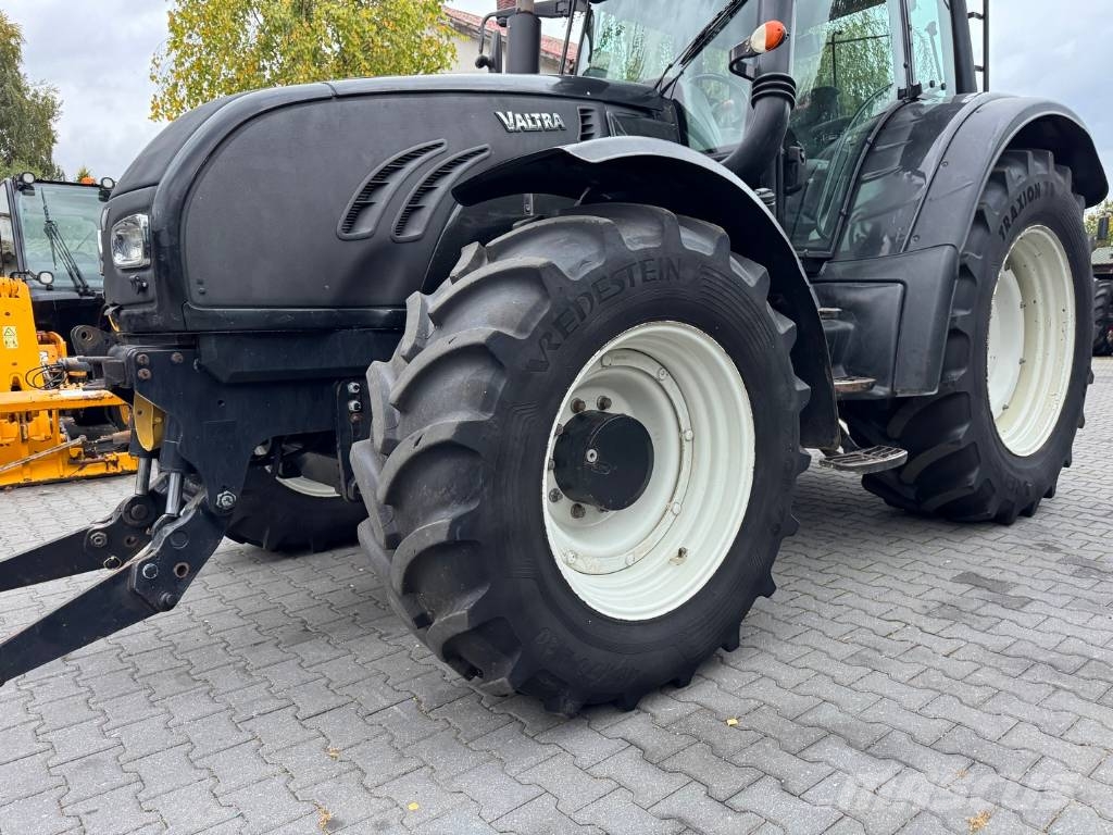 Valtra T202 Versu Traktory