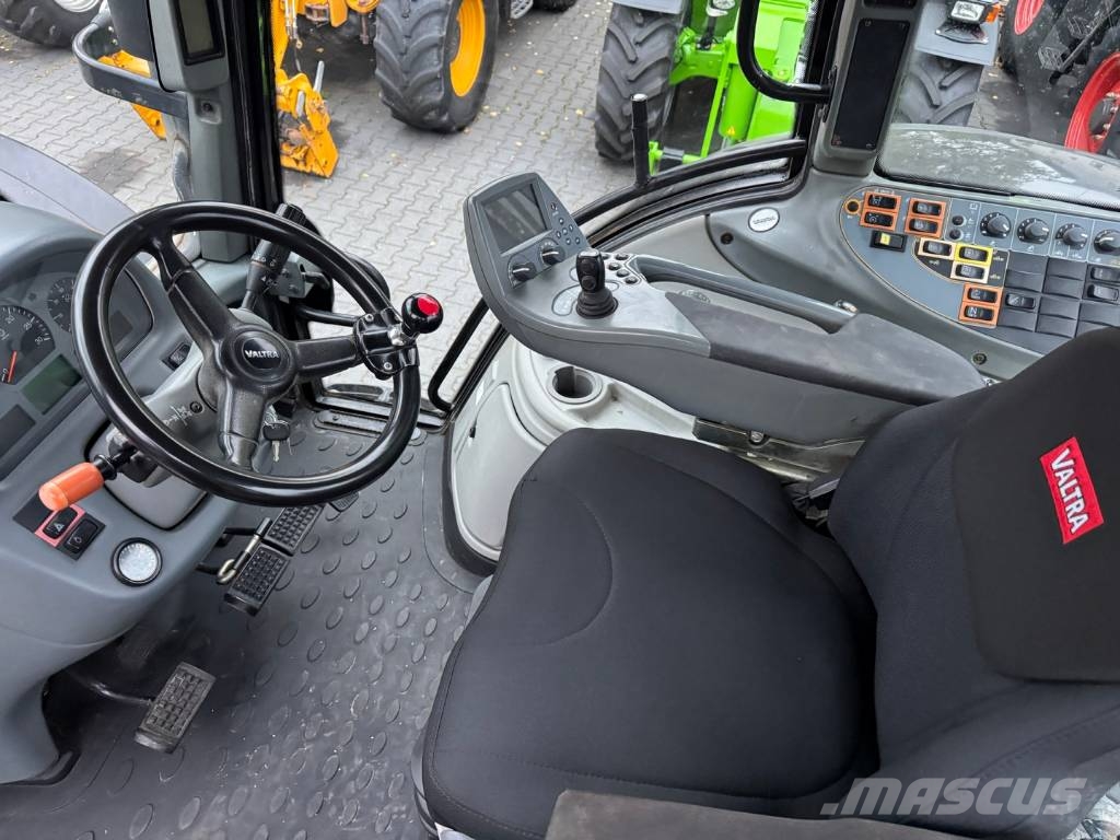 Valtra T202 Versu Traktory