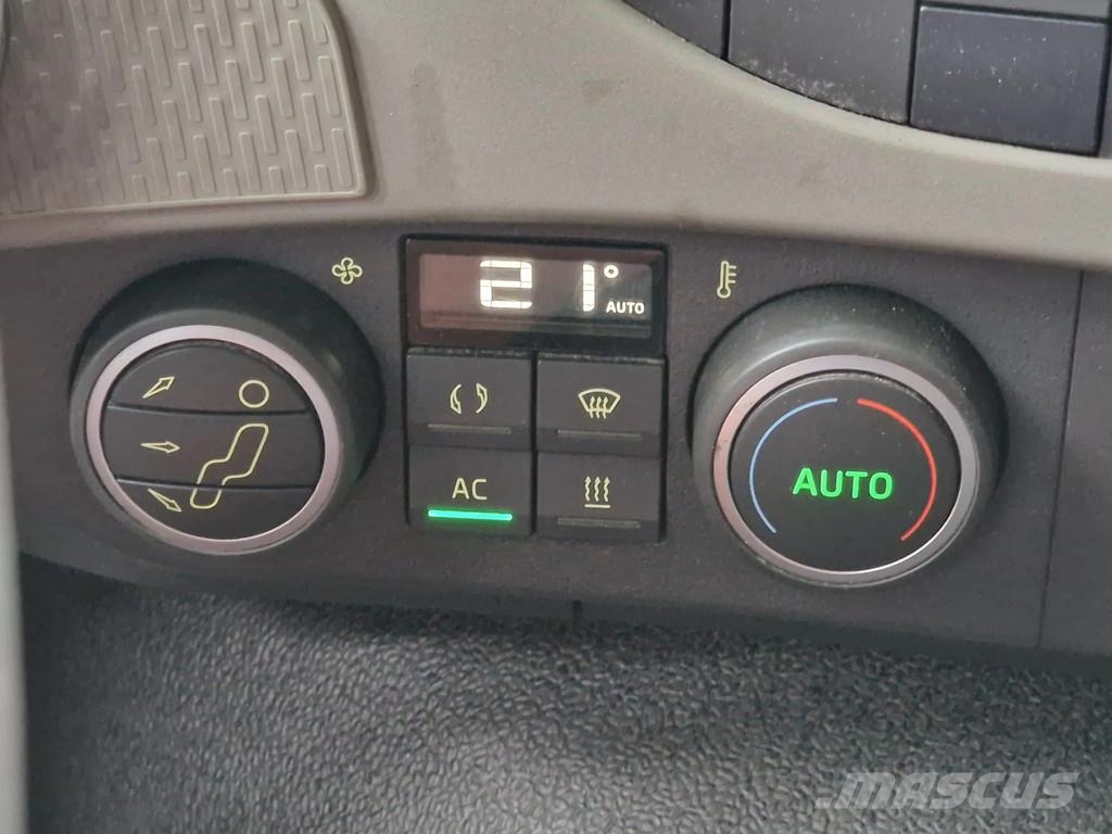 Volvo FM 420 Globetrotter 6x2 - Box with sidedoors - Zep Camiones con caja de remolque