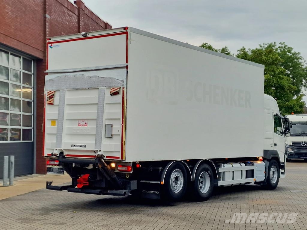 Volvo FM 420 Globetrotter 6x2 - Box with sidedoors - Zep Camiones con caja de remolque