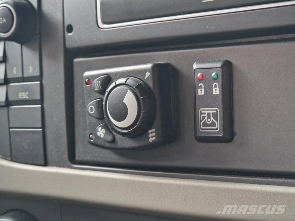 Volvo FM 420 Globetrotter 6x2 - Box with sidedoors - Zep Camiones con caja de remolque