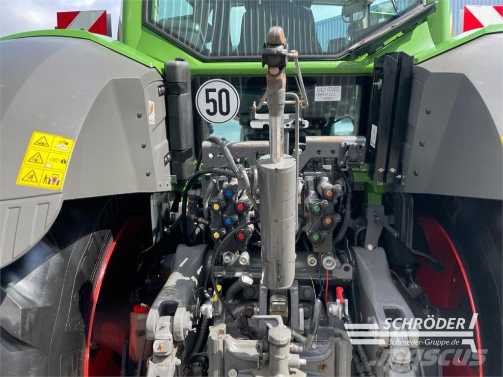 Fendt 828 VARIO S4 PROFI PLUS Трактори