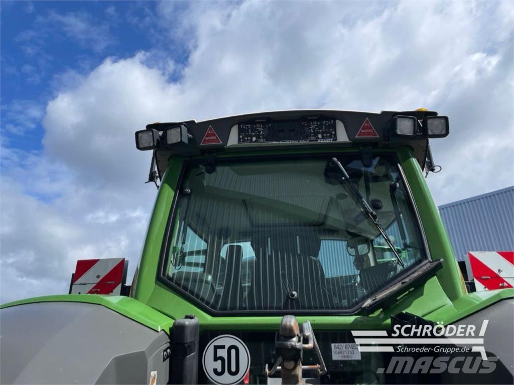 Fendt 828 VARIO S4 PROFI PLUS Трактори