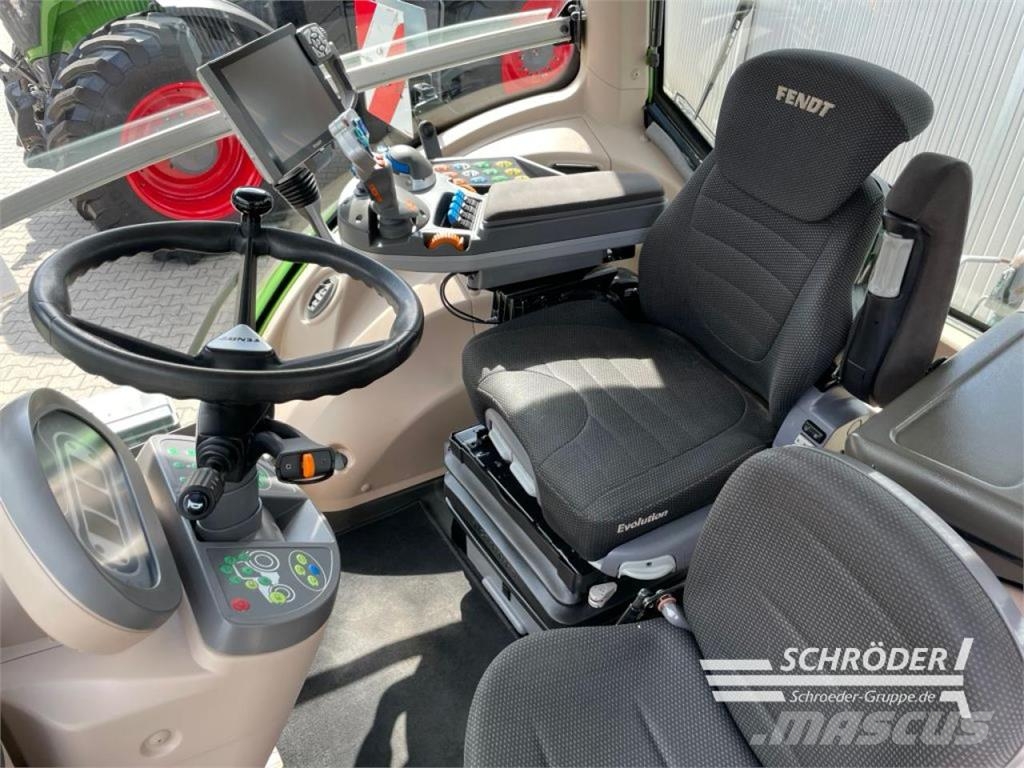 Fendt 828 VARIO S4 PROFI PLUS Трактори