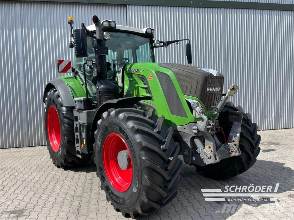 Fendt 828 VARIO S4 PROFI PLUS Трактори
