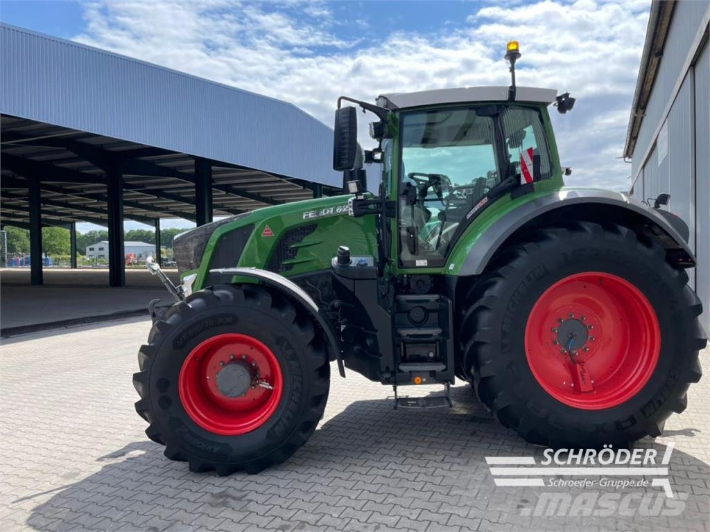 Fendt 828 VARIO S4 PROFI PLUS Трактори